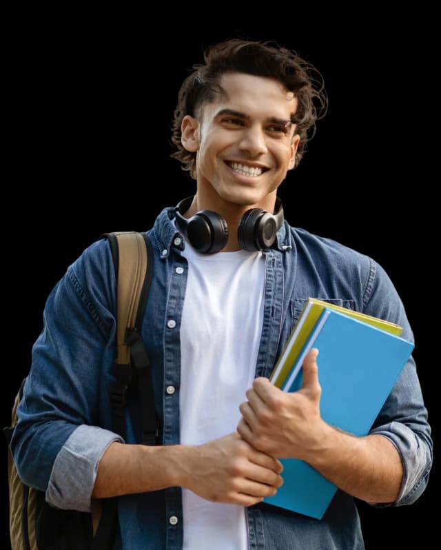 Siswa membawa buku sambil tersenyum